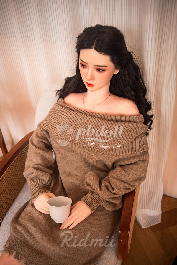 Ridmii Muncey 163cm Hybrid Sex Doll – Long Black Waves & Ribbed Off-Shoulder Knit